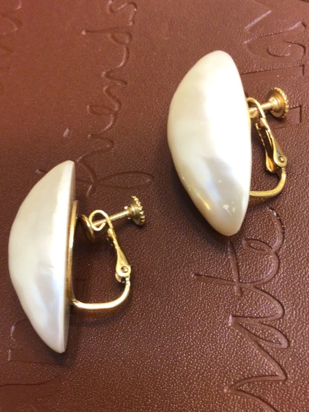 Vintage Cream-colored Acrylic/Lucite Faux Pearl Oval Screw Back Clip-on Earrings